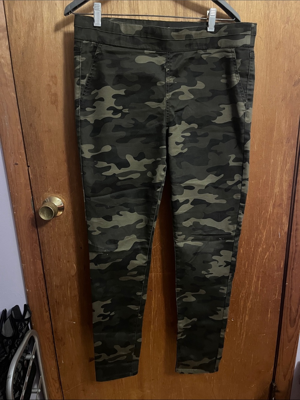 Soho Camo Print Jeggings in Olive & Black